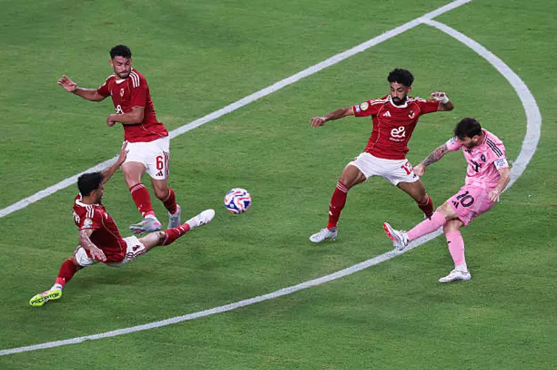 الأهلي يعود بفوز مذهل ويقضي على آمال ميسي في كأس العالم للأندية بعد فقدان الكرة 25 مرة